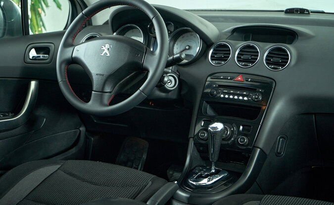 Peugeot 408