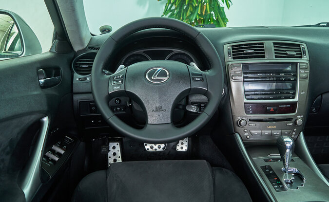 Lexus IS
