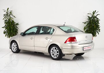 Opel Astra Вид 4